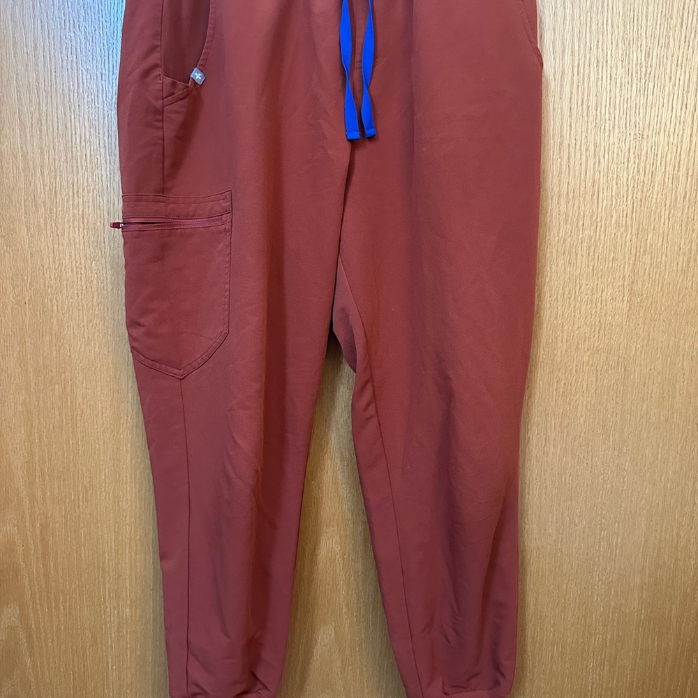 Figs Women's Rust/Auburn Jogger Pants with Blue Drawstring